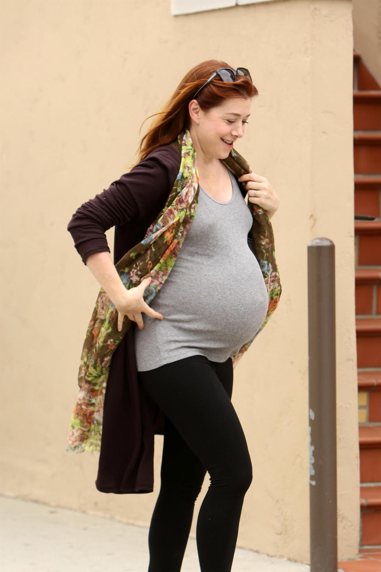 Большая беременность. Прегнант Кристи. Беременная с большим животом. Беременная сбалшым жэвотом. Беременные с большими животами.